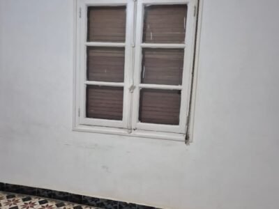 Villa style coloniale plus de 120 m² en haut 3 pièce + salon salle manger avec local commercial